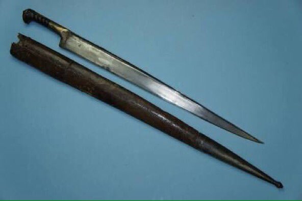 サラワー：パキスタン西北部からアフガニスタン東北部間のハイバル峠近辺の部族が14世紀頃から使用。別名アフガンナイフ、ハイバルナイフ。全長50～90cm位で肉包丁のような体裁だが、殺傷力は高く、この地を訪れたイギリス軍等を恐怖させた。