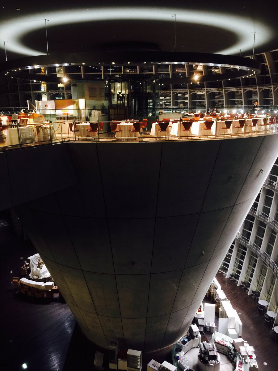 上條淳士 国立新美術館 閉館は18時ですが ３階のレストラン ブラッスリー ポール ボキューズ ミュゼ ディナーは21時までやっていて 意外と穴場です 金曜日のみ22時まで お肉もお魚もおいしいですよ アジア創造美術展 のお帰りにいかがですか