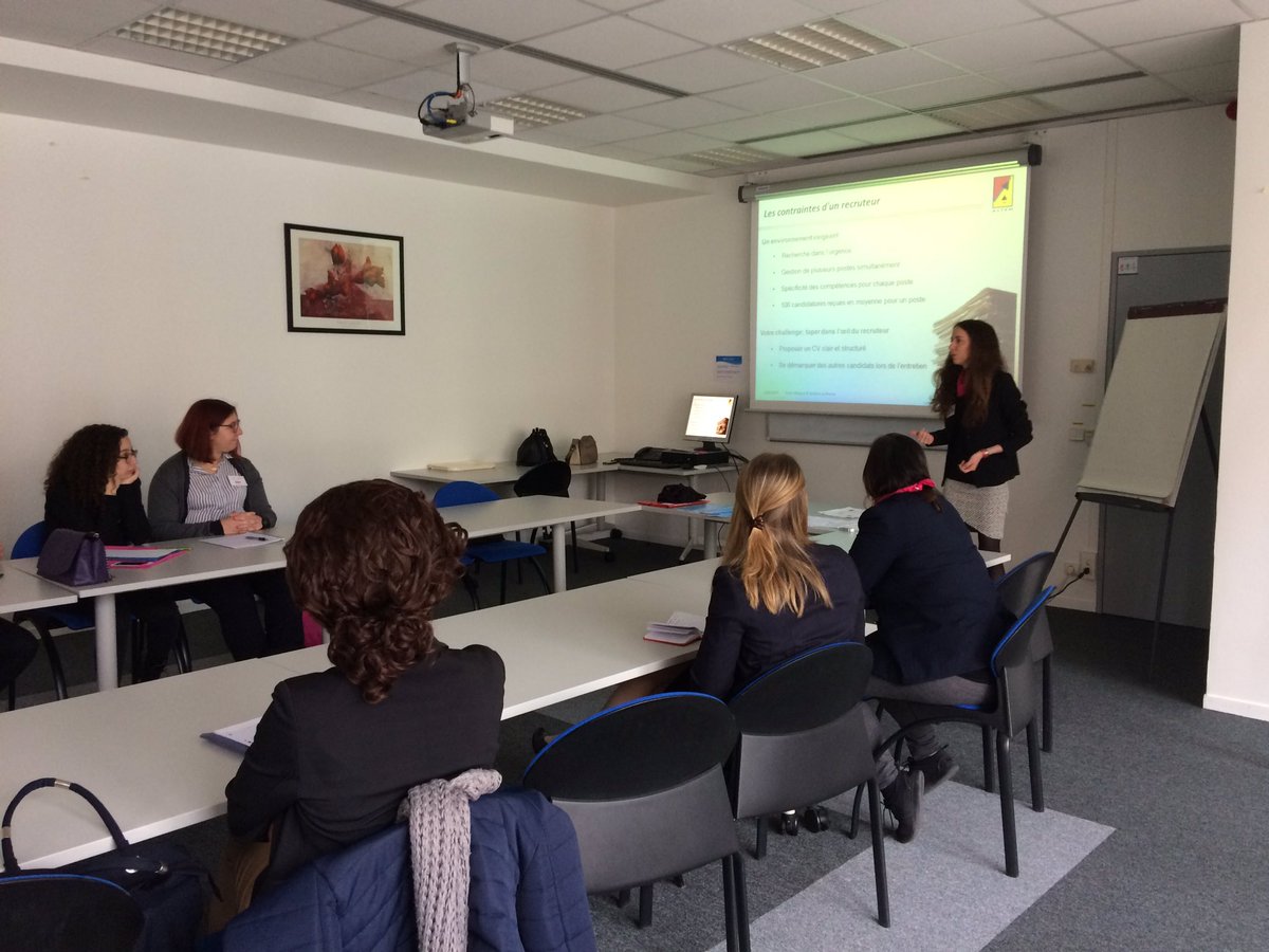 Alten_france's tweet photo. #ForumEB Céline présente la #formation "Dans la peau d'un recruteur" #RH #coaching #EllesdAlten cc @Alten_Recrute https://t.co/eGJAhR2PSg