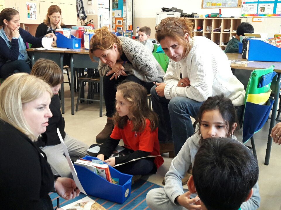 yoginisims's tweet photo. Readers read nonfiction with @alicialuick and ask "Is this the same idea, new info or what happens next in the story?" #LynxPLN https://t.co/IUn3QFtQ8O