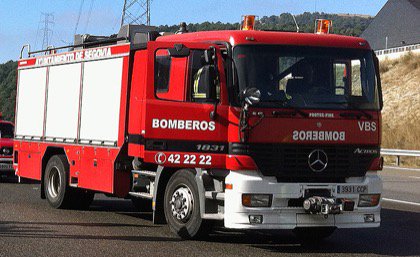 Segoviaaldia's tweet photo. Muere una mujer tras colisionar un autobús contra una furgoneta en Espirdo https://t.co/ON5dGH4o16 https://t.co/YHYew1uyKu