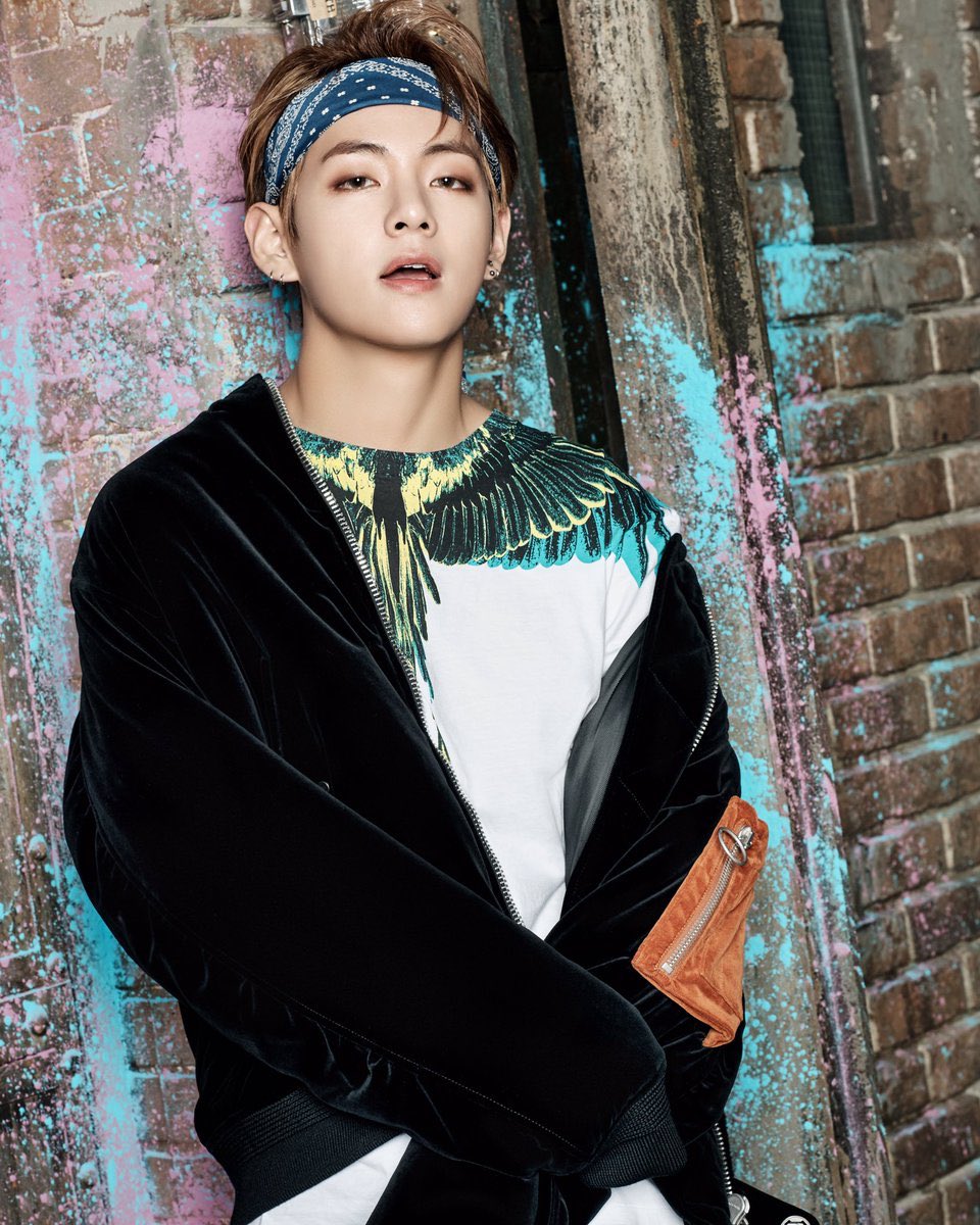ArmySpainBTS's tweet photo. BTS revela las primeras fotos conceptuales para “You Never Walk Alone” #bts https://t.co/88j3CiS7x6