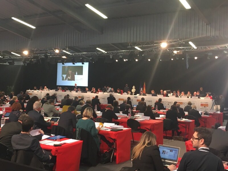 GroupeSCO's tweet photo. #Budget2017 présenté par @CaroleDelga et @claire_fita "un budget ambitieux, offensif et responsable !" #DirectOccitanie #CapSur2017 https://t.co/TqjSjDooyQ