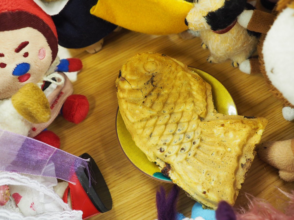 Unagi Travel Look At That Taiyaki Or A Japanese Fish Shaped Cake Filled With Red Bean Paste わかばのたい焼きですyo 鯛と鰻を混同しないようにしてくださいyo T Co 1e1wqh8wt2