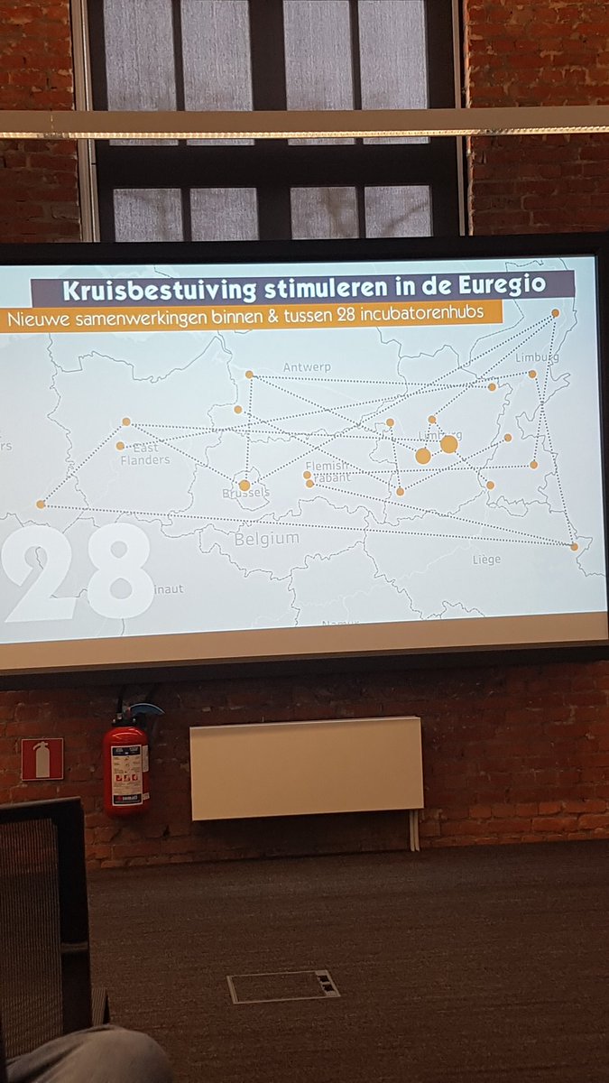 LimburgStartUp's tweet photo. 28 april battlen 28 incubatoren voor de eerste #IncuBattle Trofee #LSUCoach #Cafe @cminecrib @jcigenk #Euregio #VR https://t.co/9fQL1zAMlY