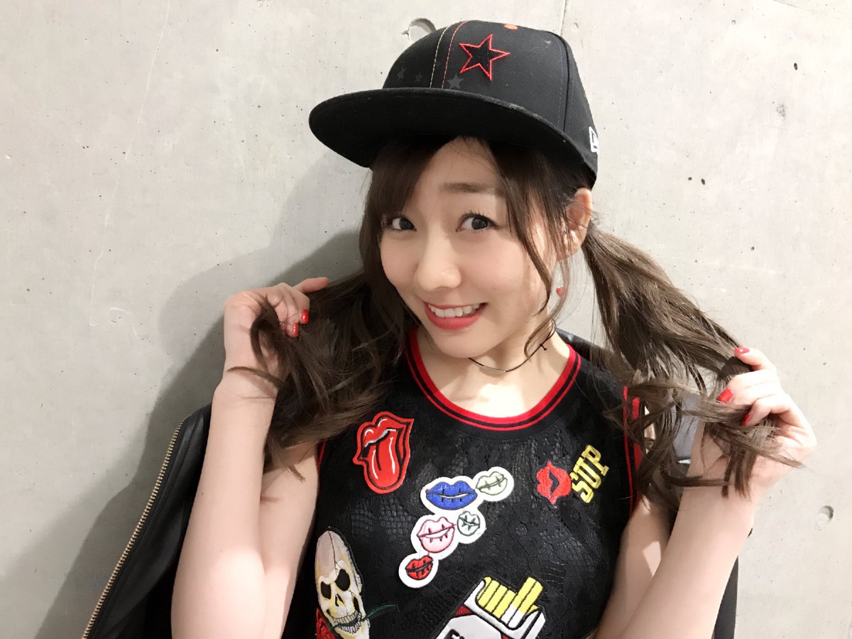 須田亜香里 Ske48 Auf Twitter 今日はツインテールの日なんだね 春からずっとショートヘアを地道に伸ばしている私には無縁の話だと思ったけど かろうじてエクステを付けた時のツインテール写真があった W ツインテールの日 ショートヘア