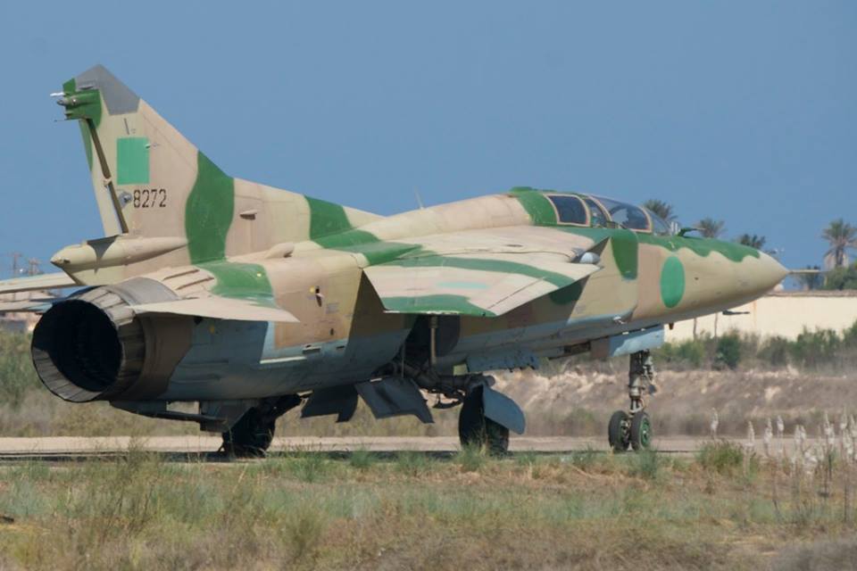 المقاتله Mig-23 Flogger المخضرمه  C3pz_tkUMAEGkWe