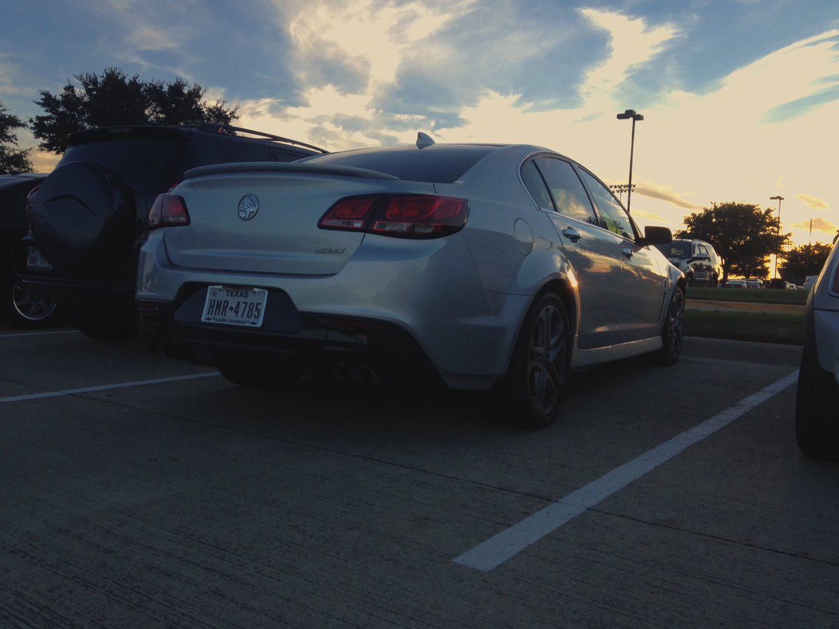 octane_ftw's tweet photo. Some guy de-badged his @chevrolet #SS 😱😍🇺🇸 #Spotted #Cowboy #LSmotor #v8 #ImportNotImport #Cars https://t.co/n7tiCHZ9qh