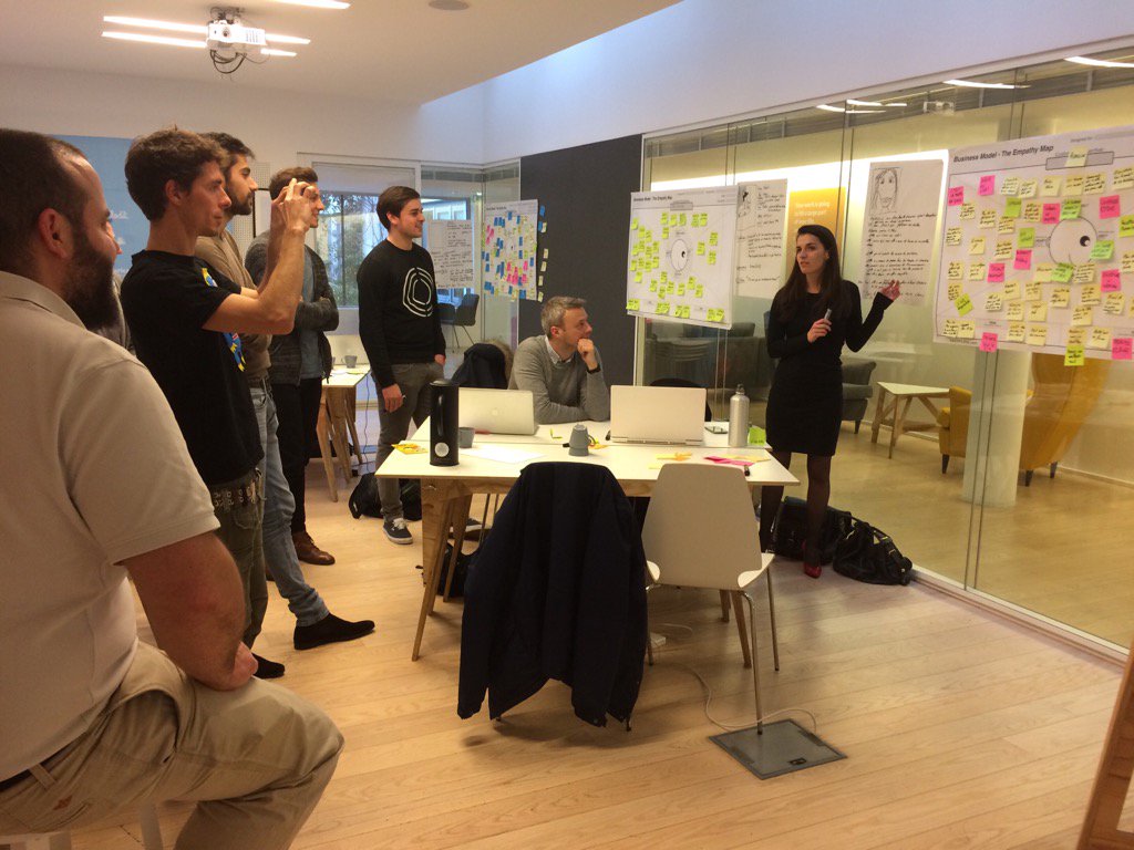 CharlesLaFay's tweet image. Les @OpElephant en pleine action #segmentationClient au @Startup_Palace #nantestech