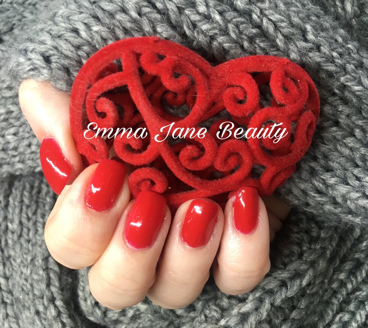 EmmaJaneSwansea's tweet photo. Book your Valentine appointments now ❤️ #beauty #cndshellac #nails #cndgowithapro @SweetSquared #cndshellacwildfire https://t.co/ScREPR7j9I