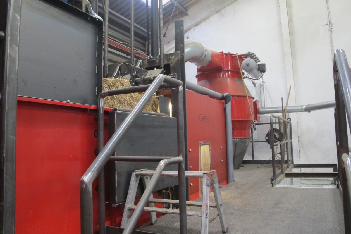 CoreBiomass's tweet image. 5 MW hot water boiler designed specifically to burn straw and mithcansus. Thanks to innovative technology from @JustsenEnergi