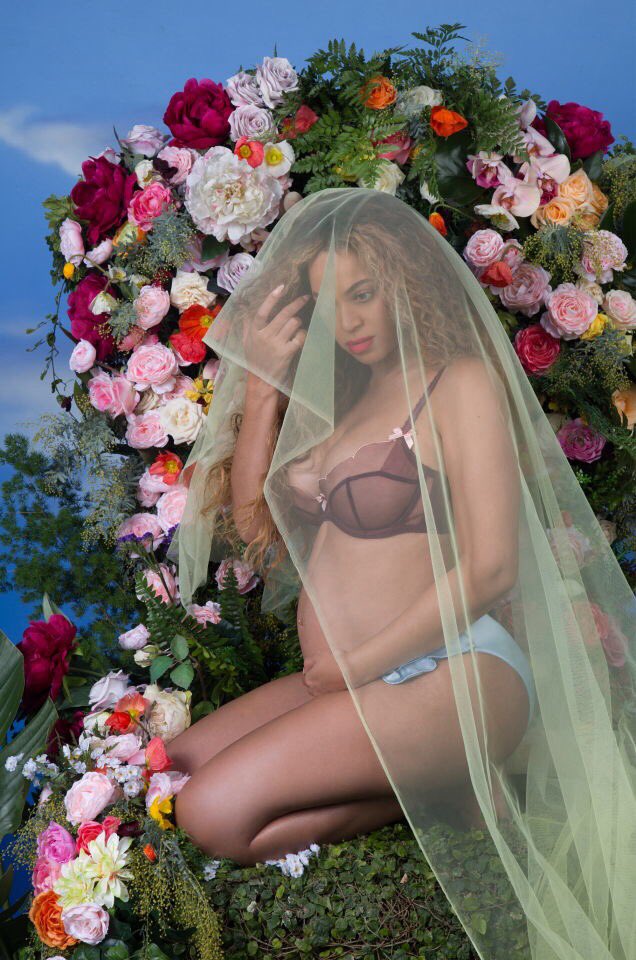 glowkit's tweet photo. "I have three hearts" 
Beyonce's Maternity Shoot, 2017 https://t.co/8J8AFkrfK4