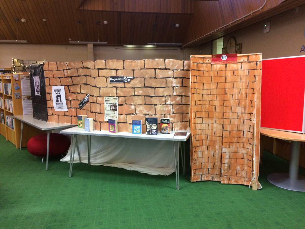 Scoobyx3's tweet photo. #Hogwarts at #CrawcrookLibrary! Ready for #HarryPotterBookNight Amazing @cattycowan https://t.co/jzj1IVEQ4c