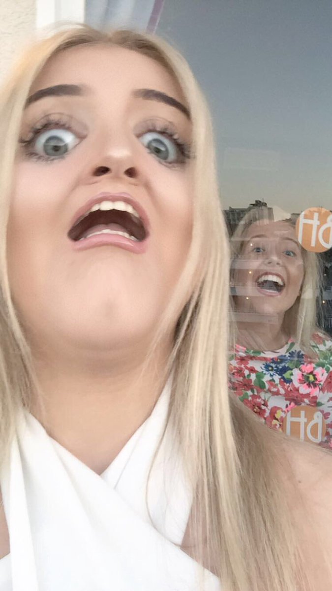 hd_amelia's tweet photo. Happy birthday you absolute sort i love you can't wait to see you tomorrow @aliceogara_ ❤️🍾💋 https://t.co/cmUA6rIXHW