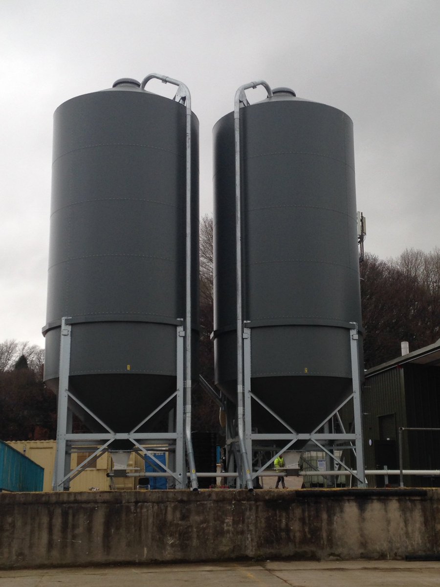 tinyrebelbrewco's tweet photo. Before and after. Thanks @Printsauce for pimping our tanks 👌 https://t.co/KLEMwrGfo2