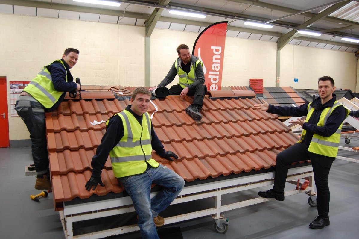 Well done to staff from <a href="/UKRoofingSupp/">UK Roofing Supplies</a> and <a href="/John__Nicholls/">John Nicholls</a> who joined @_Redland for their Introduction to Roofing course! Great Skills!! 🔨🏠😀