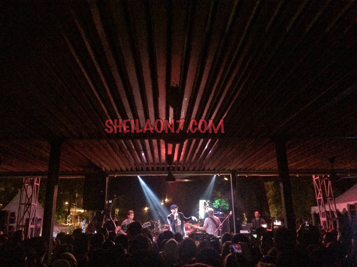 sheilaon7's tweet photo. On the Stage now !!
THURSDAY KICKS with SHEILA ON 7 at @beergardenjkt cc @SG_JABODETABEK
#ThursdayKicks #So7Jkt
#Sheilaon7day https://t.co/opISx8ikZY
