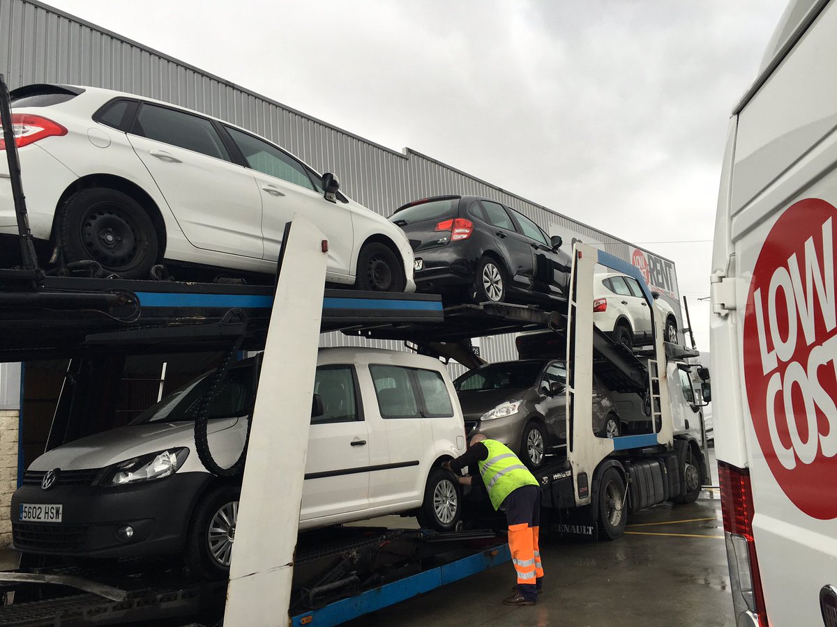 lowcostrent's tweet photo. Aunque llueva no importa! 3 trailer para ti, #liberateconLowCostRent #rentingflex #tuopciondecompra #Ponteareas #Vigo #Peinador https://t.co/G2evgpcqN4