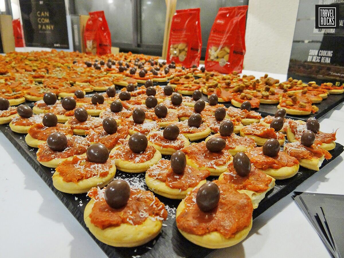 GalletasQuely's tweet photo. Si no probaste estas #quelytapas con #sobrasada de @Can_Company es que no estuviste en #MKTravelRocks 😋 https://t.co/qH5BZJo0CN