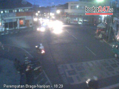 #WartaBDG Kondisi Lalin Perempatan Braga-Naripan - 18:29 - bdg247.id/sn/6