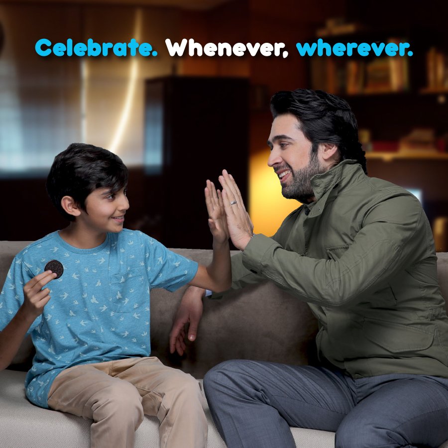 OreoPakistan's tweet photo. Want to celebrate a special moment with dad? Bond with Oreo!
#BondWithOreo #OreoPakistan #OreoCelebration #OnlyOreo #OreoTVC17 #FatherAndSon https://t.co/RKutuTd2pw