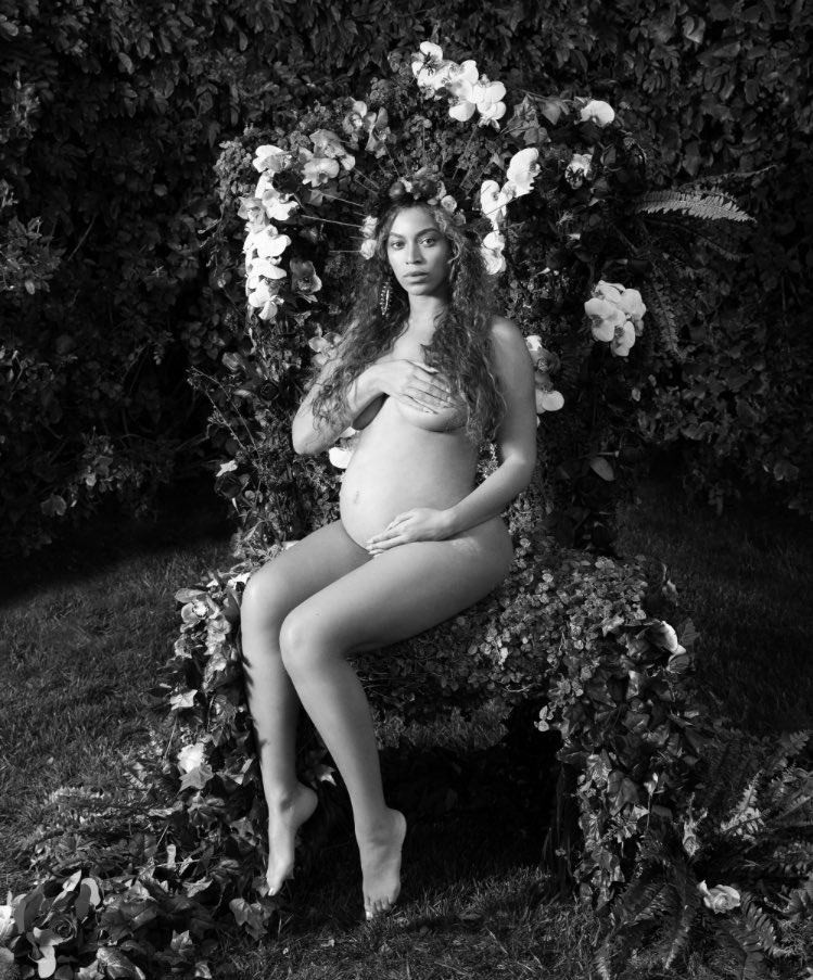 irregularbwoy's tweet photo. BEYONCÉ UPLOADED MORE PHOTOS FROM HER PREGNANCY PHOTOSHOOT! 💐🤰🏽 https://t.co/fFlPEXgevw