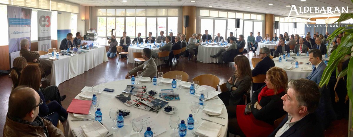 Hoy hemos acogido el #desayuno informativo 'La innovación, estrategia empresarial de 2017' organizado por <a href="/Economia_3/">Economía 3</a> en #Alicante