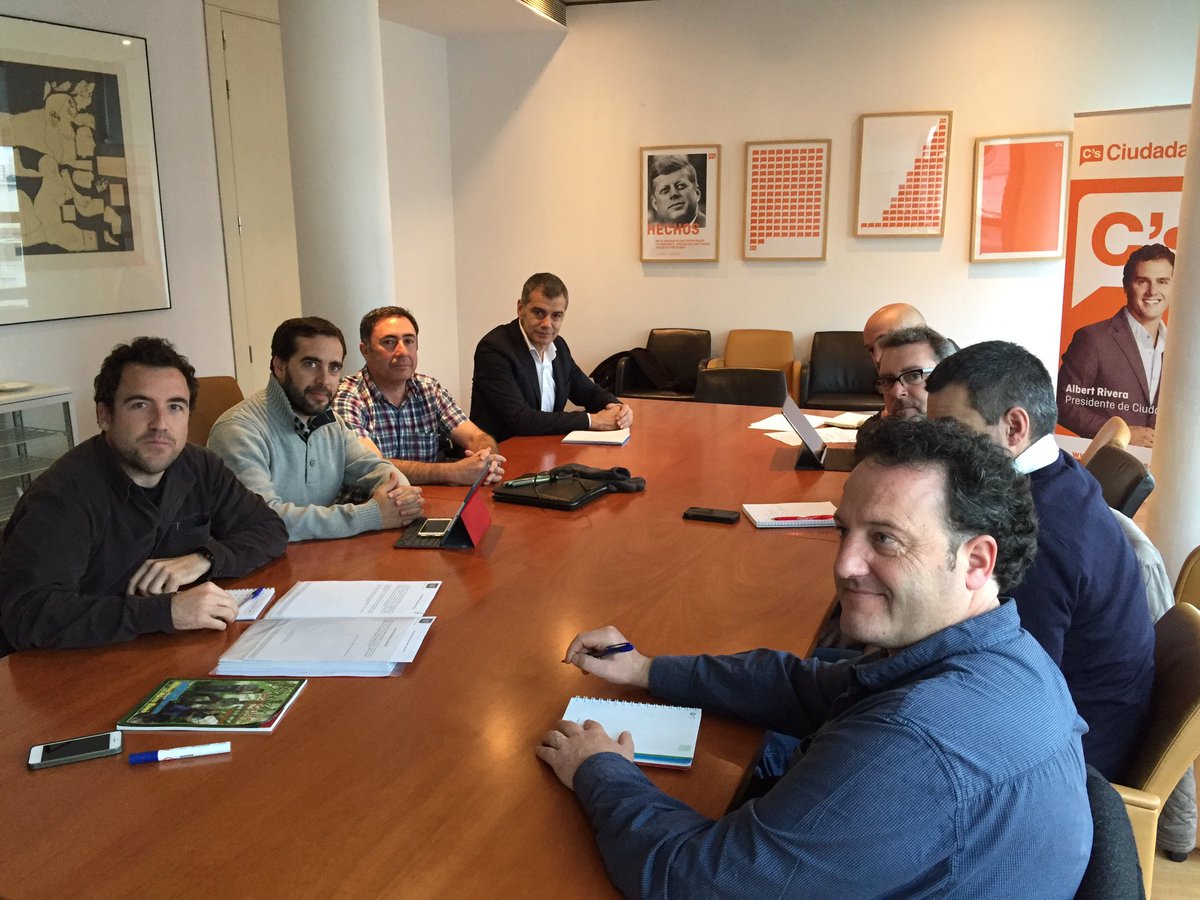 DavidLopezCs's tweet photo. @CsCongreso @Tonicanto1 Interesante y productiva reunión con Agentes Forestales. Protección del M. Ambiente y de los Agentes  @CiudadanosCs https://t.co/CfrU3irjat