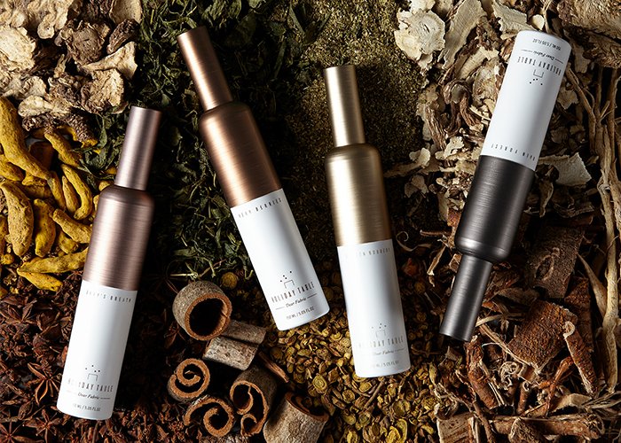 Первый проект корейских каллиграфов De Yool Studio в жанре "дистиллированный промдизайн" wtpack.ru/daily/holiday-…