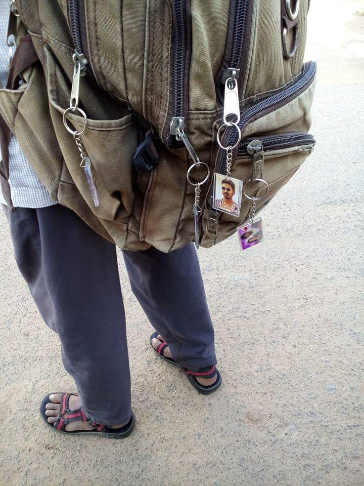 Madurai_TNDFC's tweet photo. See👇 Crazy #DHANUSH 🙏 Anna Fan..! 😊 On His #SchoolBag &amp; #ExamPad 😉 https://t.co/yqYO0Q4ewT