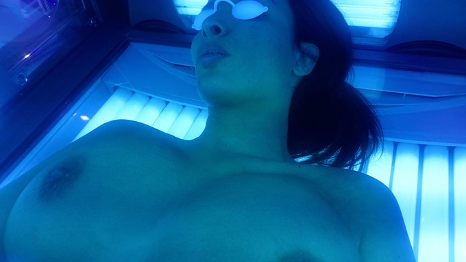 Tanning time ?? https://t.co/Rvv9uNCoVz