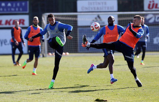 VDWinParis's tweet image. Van der Wiel est de retour dans l'équipe 💪