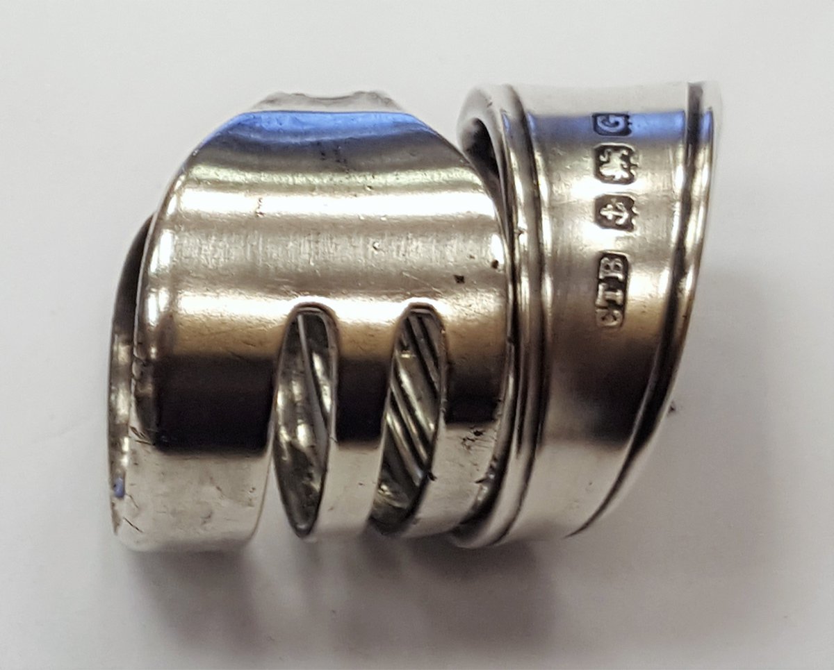 AWTSWindermere's tweet image. #antique #cakefork #sterlingsilverring £45, sizes O - Q awaywiththespoon.co.uk/shop/459245572… #upcycled #valentinesgift #DareToBeDifferent