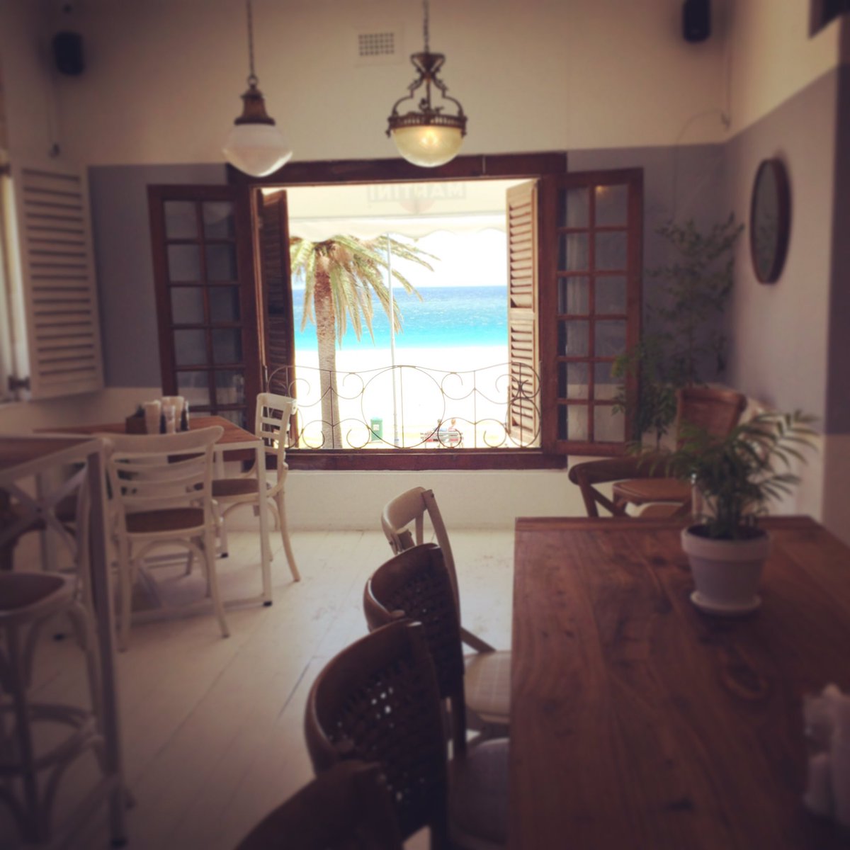 Thanks @manleycom for inviting us to experience the amazing new <a href="/LaParada_ZA/">La Parada</a> in Camps Bay. Delicious food and views to die for, love it 🍽👌🏻🍹