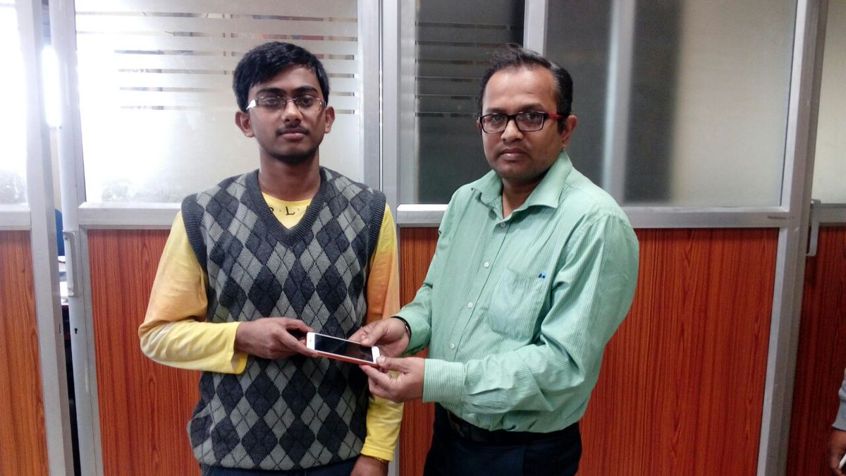 CIDWestBengal's tweet photo. Another lost mobile phone was recovered by C.I.D WB officials. The phone has been handed over to its owner.
#HelpCitizen https://t.co/yqsUIQPKPp
