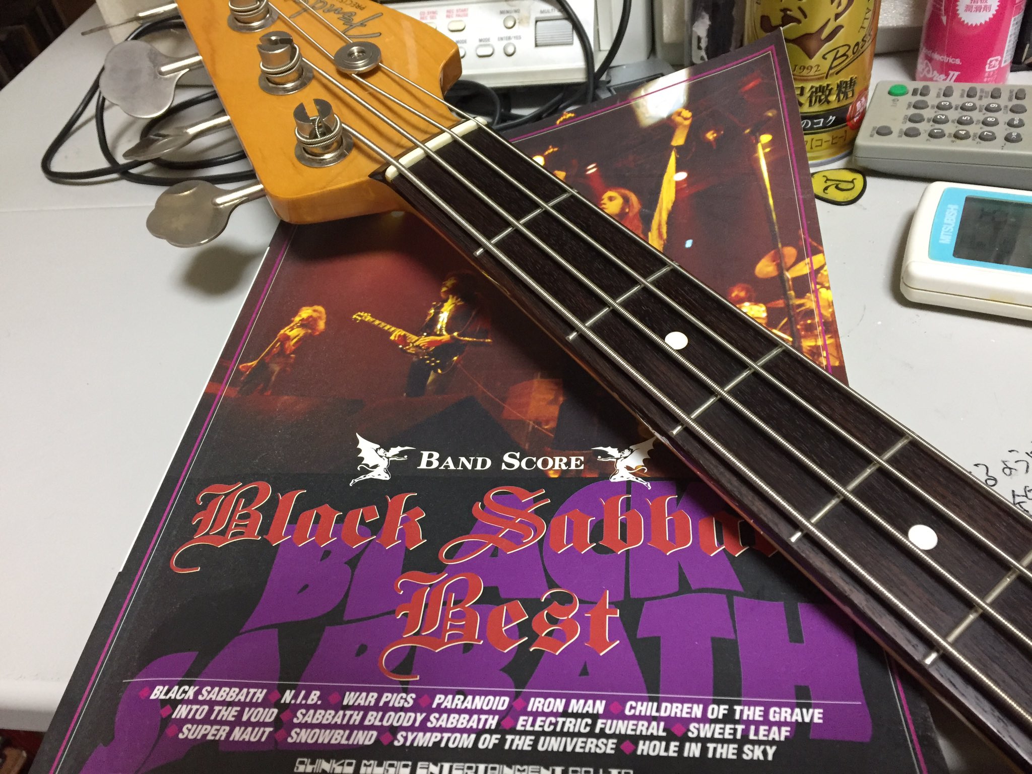 つのたつ34 ウォーミングupはサバスのn I Bで指が動くようにします ギーザーのベースソロはやっぱりカッコイイ W ブラックサバス ギーザーバトラー ベース バンド