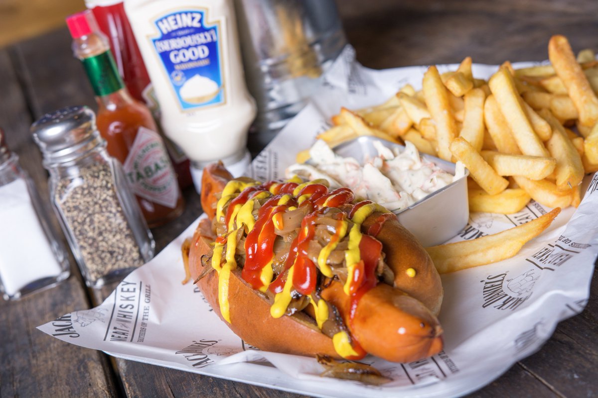 Hot dog and a pint today for just £7! #leicester #sportsbar