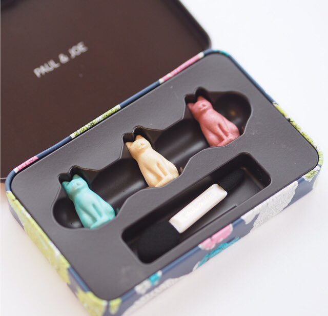 cutepuma's tweet image. 폴앤조 미쳤냐!!!!!!!!!!!!!!
15주년 기념 컬렉션이라고 합니다...
아이섀도우 이구요....
#지구뿌시고 싶다
.
출처: britishbeautyblogger.com