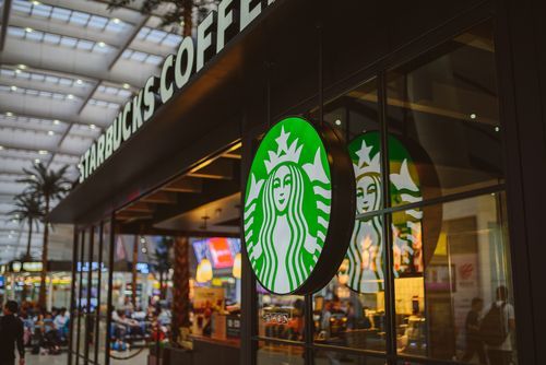 Starbucks plans to hire 10,000 refugees over the next five years buff.ly/2kO3ODr