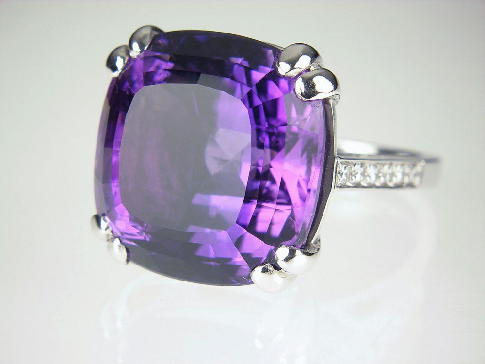 Just Gems tweet media