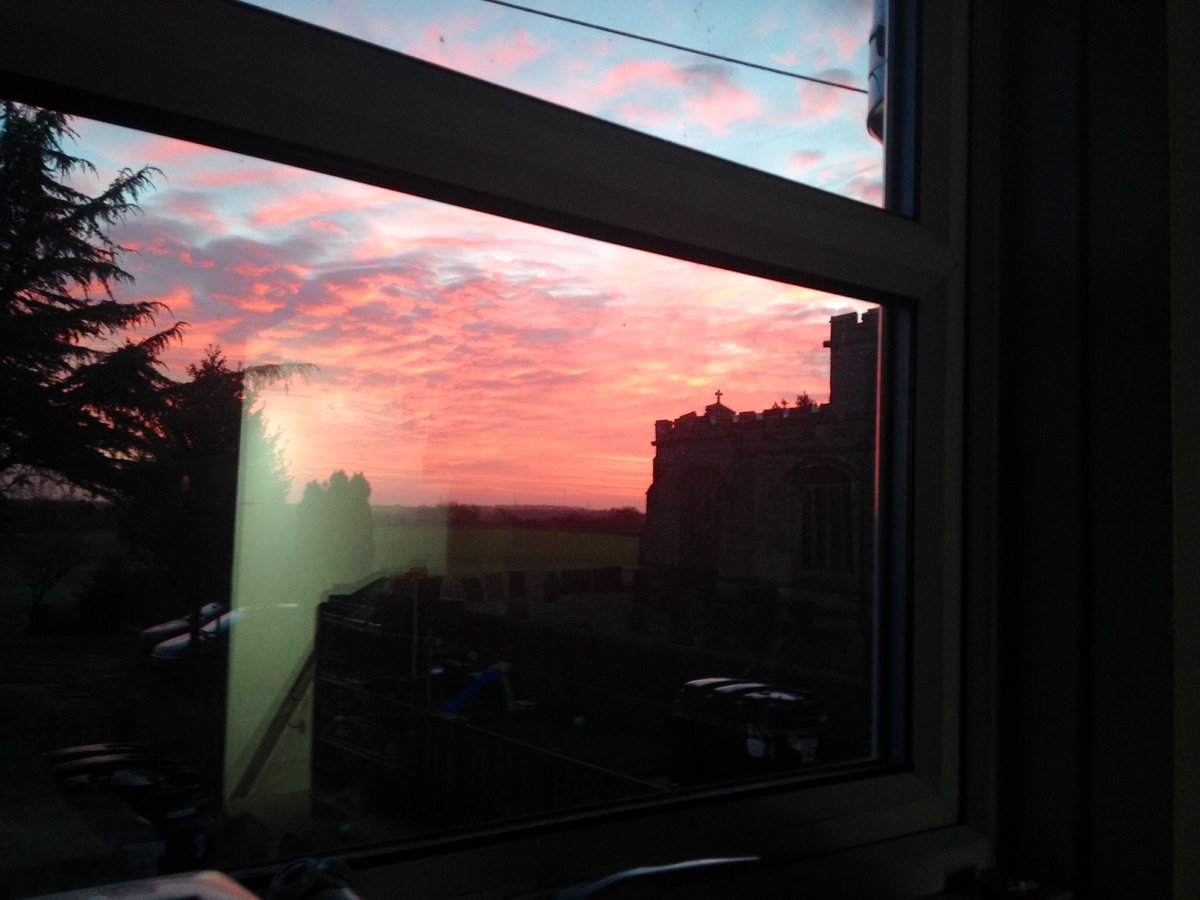 NaturesPathUK's tweet photo. Capture a sunrise+win a year's worth of our cereal! See: https://t.co/ca8pMU6phL #simplesunrise Really impressed with some entries already! https://t.co/tKCojObn81
