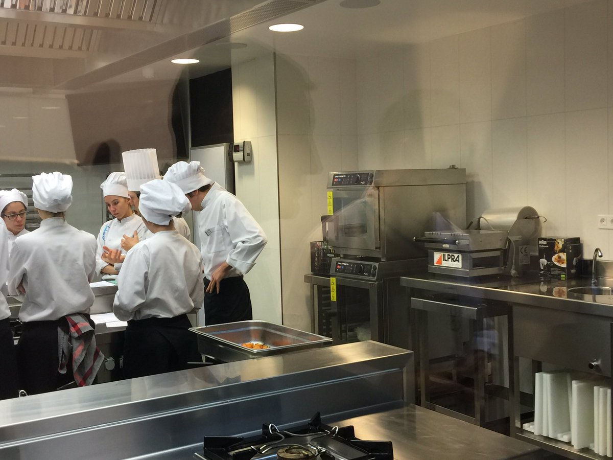 mychef_pro's tweet photo. Visitando las nuevas instalaciones del @CETT_UB #equipamientodisform #hornosmychef #futuroschefs #disform https://t.co/Utl8boJlKF