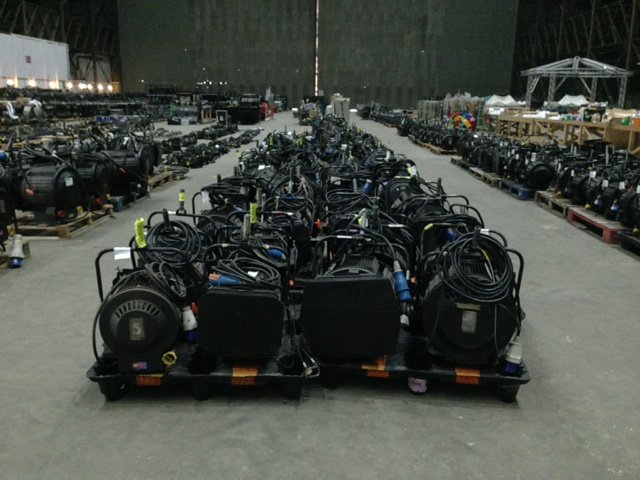 Some aerial pictures of the colossal amounts of kit being sold off @ Cardington studios... Auction Link.. bidspotter.co.uk/en-gb/auction-…