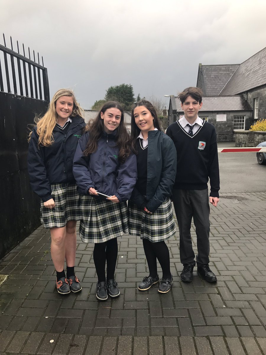foireann_aka's tweet photo. Daltaí ar a slí chuig an radio ar shon na daltaí go léir i gColáiste Pobail Osraí #uimhir21 #f27 #dushlan https://t.co/wOEepozuUM
