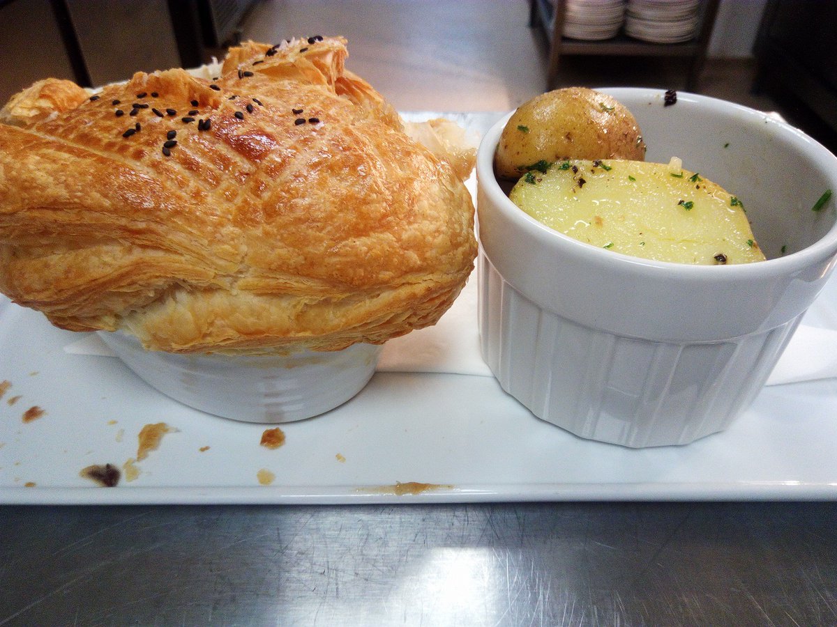 Today's special, Turkey &amp; Cranberry pie with Paisley new pots, £8.95 #winterwarmer #comfortfood #pies #EatinAshtead