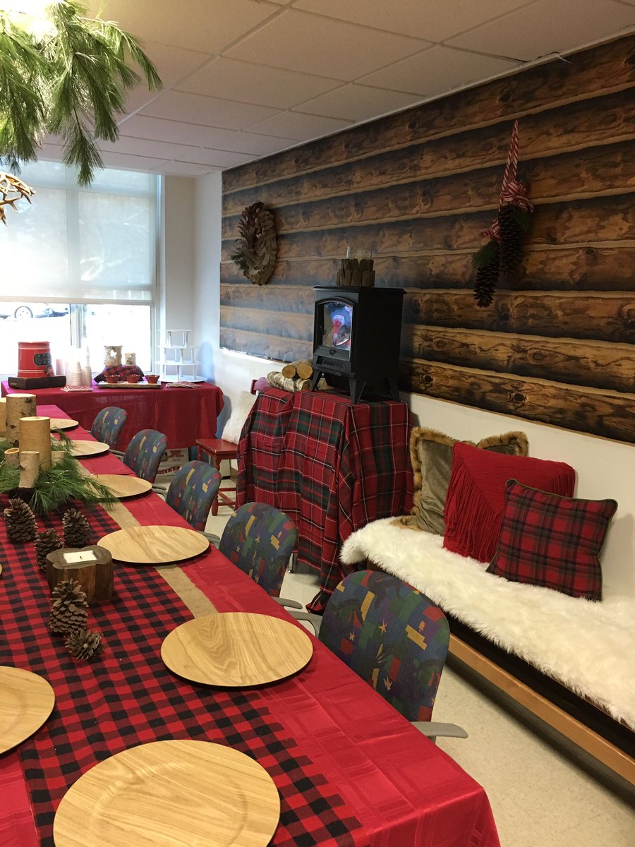 CPerrySTEM's tweet photo. Pick me up luncheon for #SSSPTO! #teachersroomtransformation #thankyoupto @mtfennessy @LPS_Tremblay https://t.co/MhlYgAn9dT