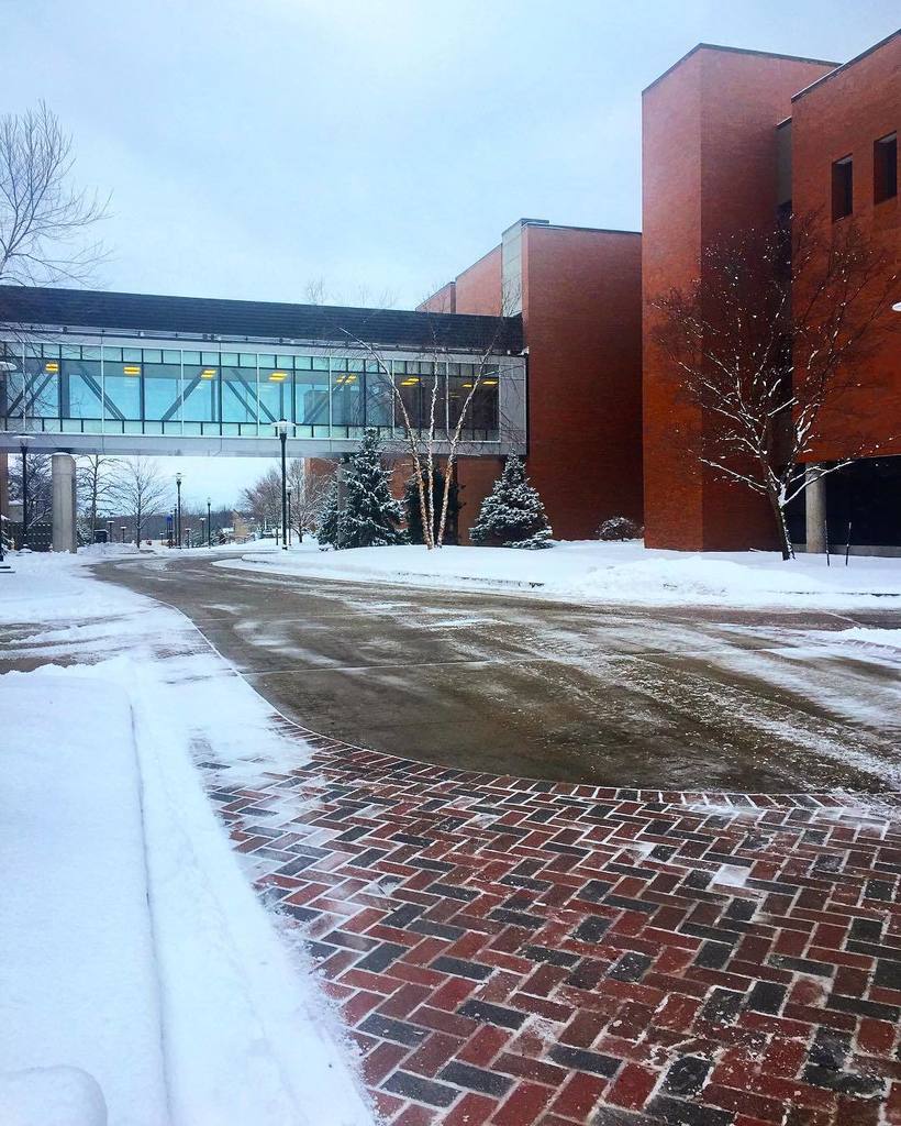 SmilesandSugar's tweet photo. Brick city ❄️❄️ #LOVE #RIT #prettybricks #admissionslife #groundhogday #snowdayz #thursday… https://t.co/Fz951tpRkr https://t.co/aswM11oftn
