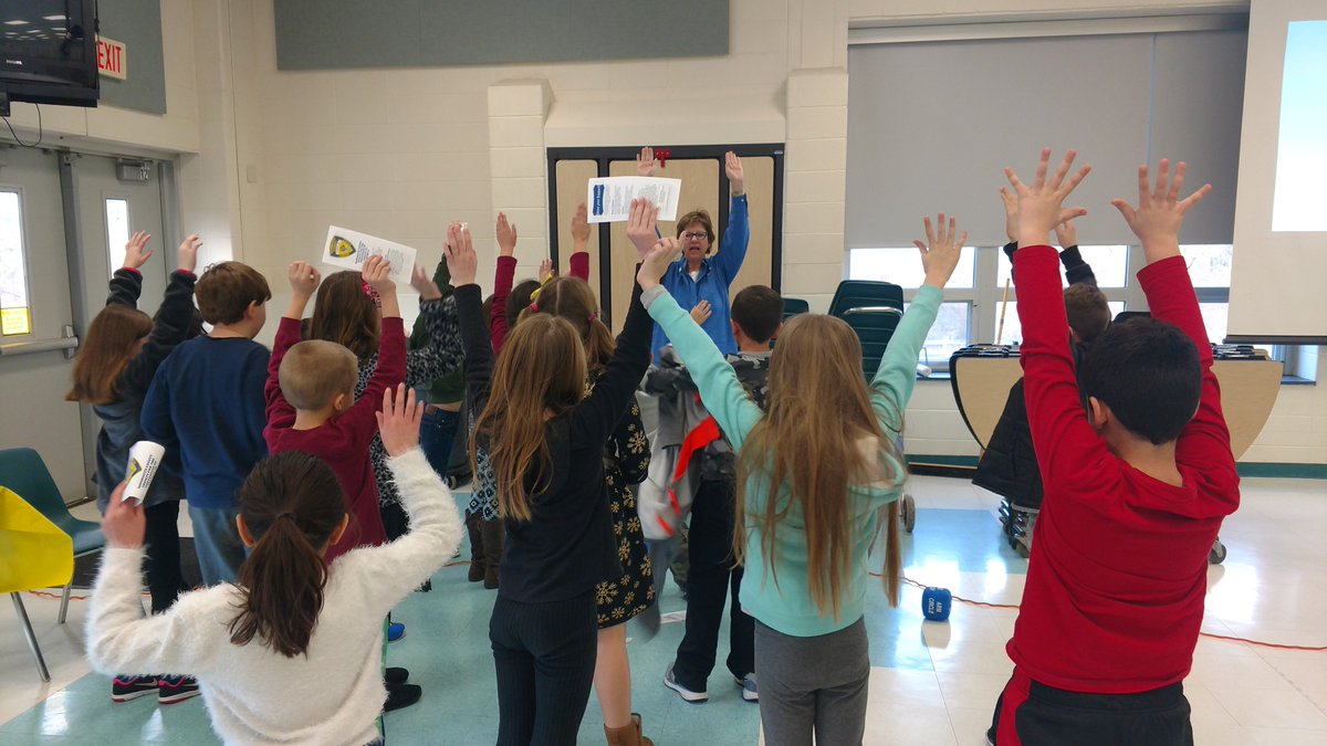 JJCCampanelli's tweet photo. Having fun and learning so much yesterday at our first ever Service Learning Fair at Errickson!!! #ServiceLearningFair #Mweschool https://t.co/aaVibeqooQ