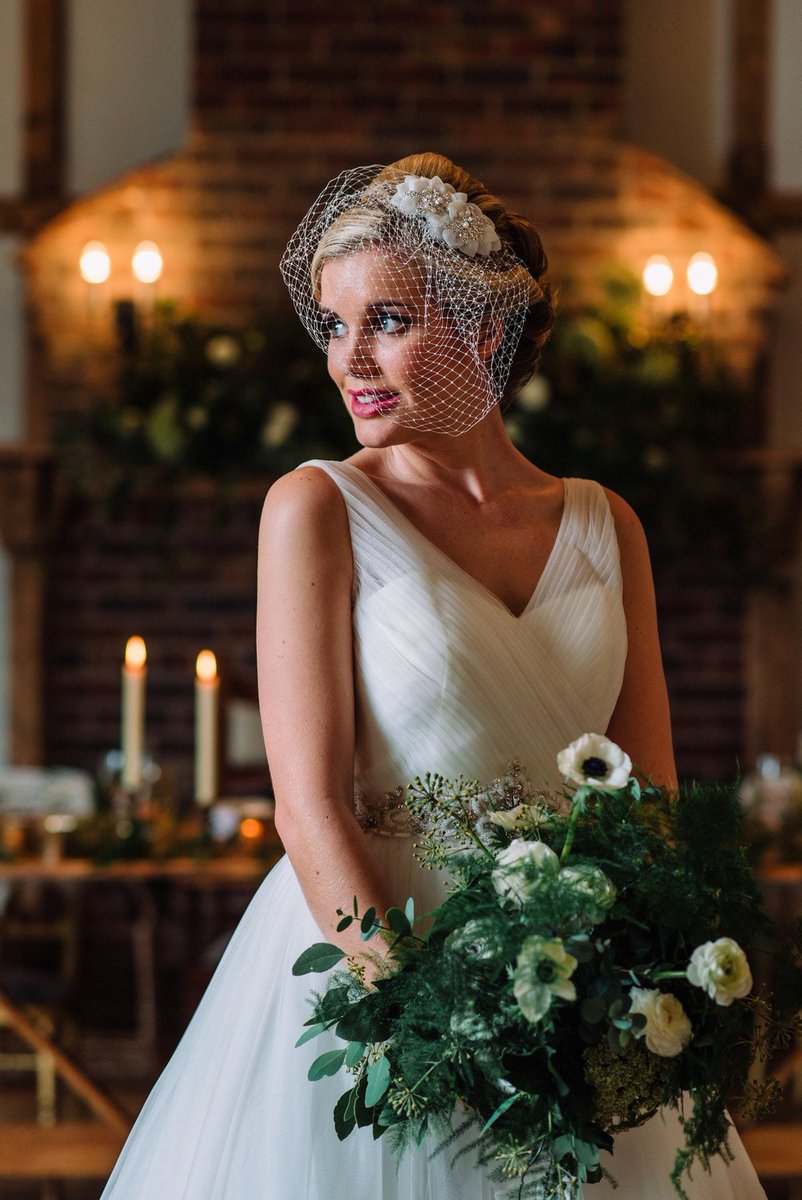 A Luxe, warm, foliage rich winter wedding styled shoot at @BurleyManorBarn 
Images <a href="/lemontreephoto/">Az Rehman</a> fb.me/8xTsqZSzz