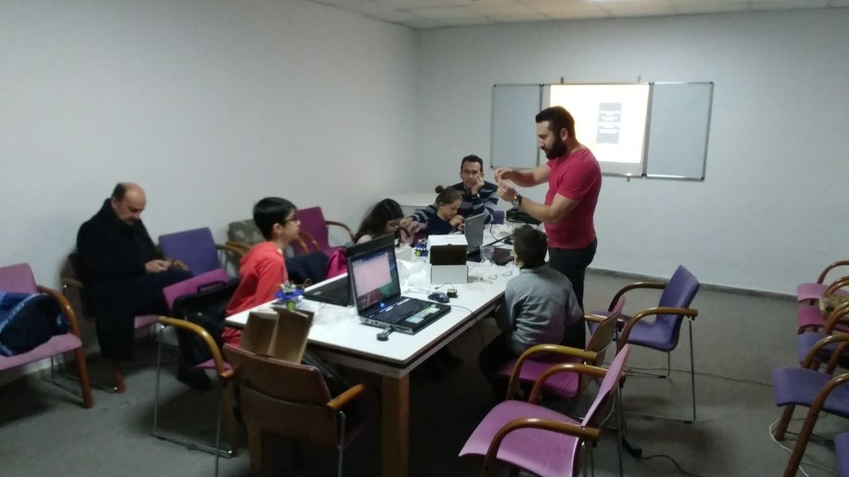 fezagurseybilim's tweet image. #FezaGürseyBilimMerkezi&apos;nde #RobotBilim Tanışma eğitimleri başladı.